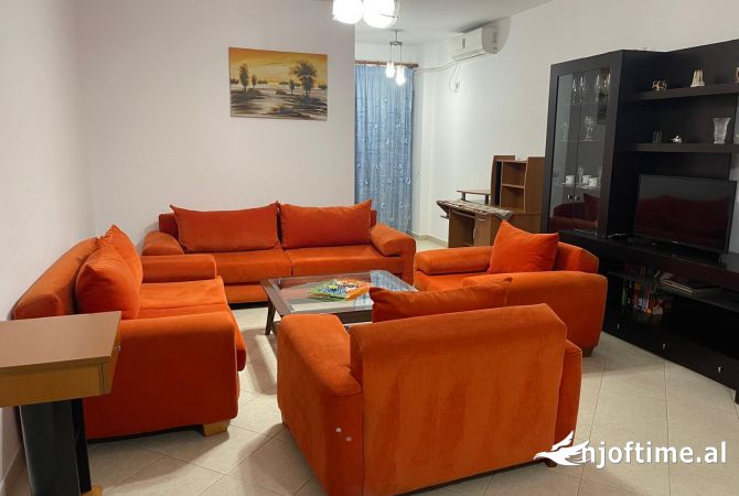 Shtepi me qera Apartament ne Tirane, 2+1, Mobilimi E mobiluar, Pagesa 700  Euro.