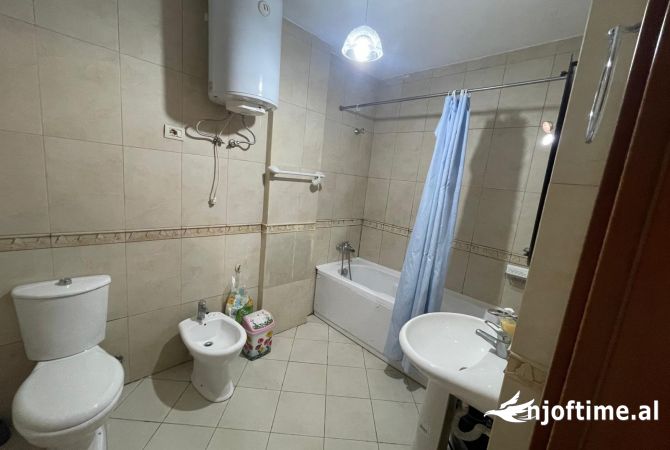 Shtepi me qera Apartament ne Tirane, 2+1, Mobilimi E mobiluar, Pagesa 700  Euro.
