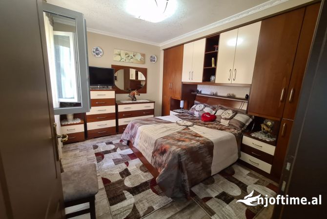 Shtepi ne shitje Apartament ne Durres, 2+1, Mobilimi E mobiluar, Pagesa 115,000  Euro.