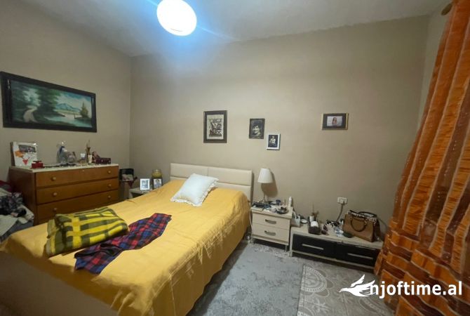 Shtepi ne shitje Shtepi Private ne Tirane, 2+1, Mobilimi E mobiluar, Pagesa 120,000  Euro.