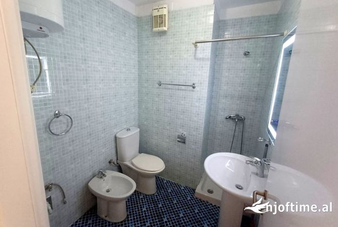 Shtepi ne shitje Apartament ne Tirane, 1+1, Mobilimi Bosh, pa mobiluar, Pagesa 147,000  Euro.