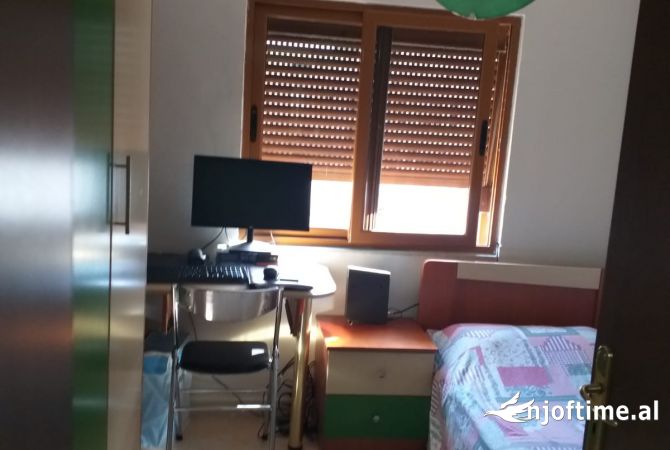 Shtepi ne shitje Apartament ne Tirane, 3+1, Mobilimi E mobiluar, Pagesa 110,000  Euro.