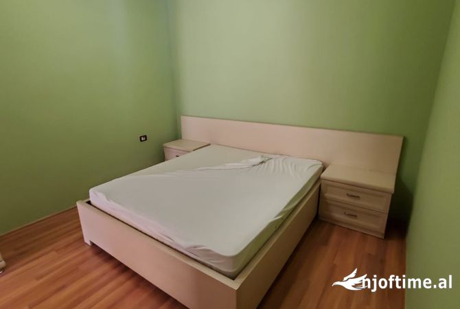 Shtepi me qera Apartament ne Tirane, 2+1, Mobilimi E mobiluar, Pagesa 700  Euro.