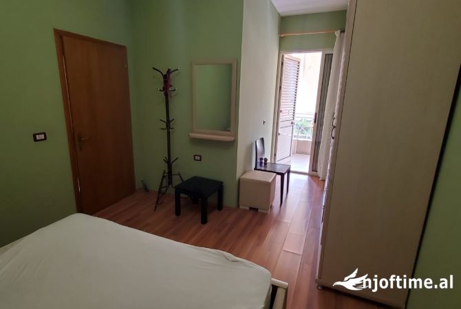 Shtepi me qera Apartament ne Tirane, 2+1, Mobilimi E mobiluar, Pagesa 700  Euro.