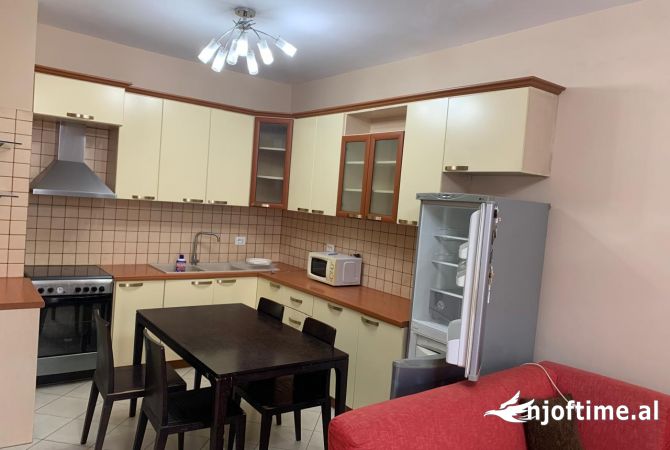 Shtepi me qera 2+1 ne Tirane - 700 Euro