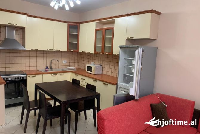 Shtepi me qera 2+1 ne Tirane - 700 Euro