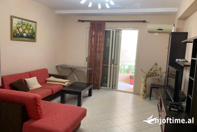 Shtepi me qera Apartament ne Tirane, 2+1, Mobilimi E mobiluar, Pagesa 700  Euro.