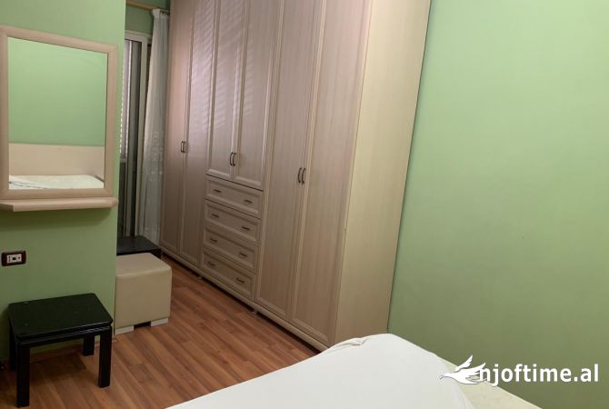 Shtepi me qera Apartament ne Tirane, 2+1, Mobilimi E mobiluar, Pagesa 700  Euro.