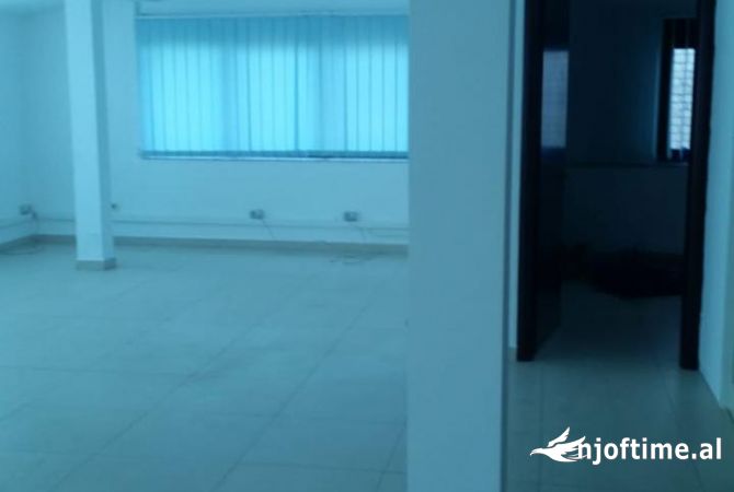 Ambient biznesi me qera 1+1 ne Tirane - 1,500 Euro