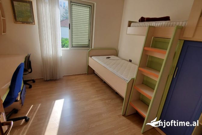 Shtepi me qera Apartament ne Tirane, 2+1, Mobilimi E mobiluar, Pagesa 650  Euro.