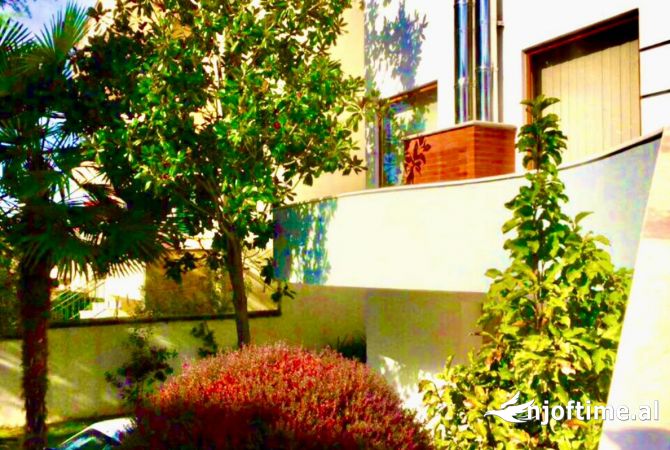 Shtepi ne shitje Vila Luksoze ne Tirane, 5+1, Mobilimi E mobiluar, Pagesa 600,000  Euro.