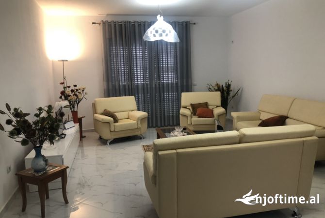 Shtepi ne shitje Shtepi Private ne Tirane, 5+1, Mobilimi E mobiluar, Pagesa 400,000  Euro.