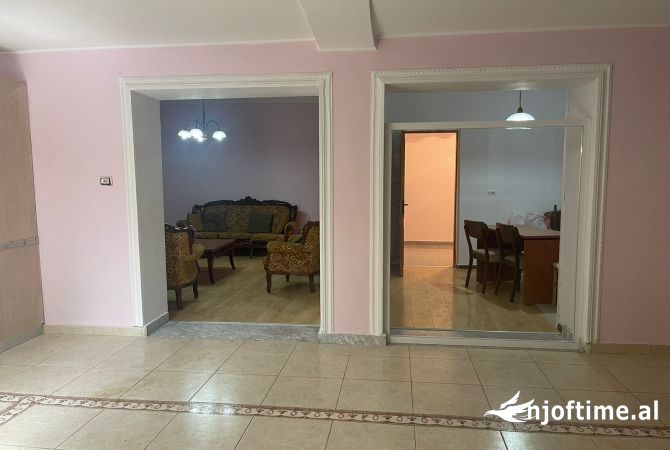 Shtepi ne shitje Apartament ne Tirane, 3+1, Mobilimi Pjeserisht e mobiluar, Pagesa 235,000  Euro.