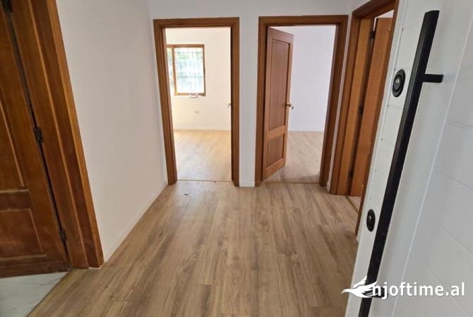 Shtepi ne shitje Apartament ne Tirane, 2+1, Mobilimi Bosh, pa mobiluar, Pagesa 138,000  Euro.