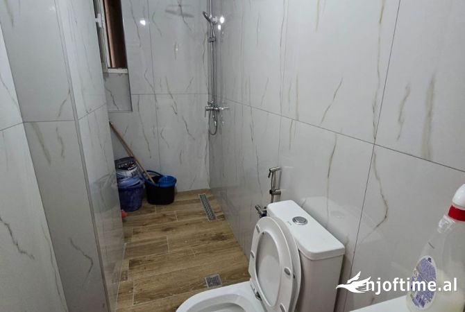 Shtepi ne shitje Apartament ne Tirane, 2+1, Mobilimi Bosh, pa mobiluar, Pagesa 132,000  Euro.