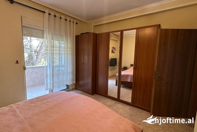 Shtepi ne shitje Apartament ne Tirane, 2+1, Mobilimi E mobiluar, Pagesa 270,000  Euro.