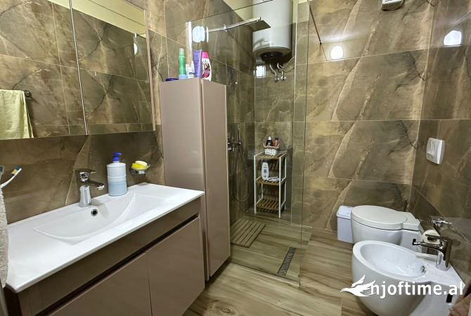 Shtepi ne shitje Apartament ne Tirane, 2+1, Mobilimi E mobiluar, Pagesa 270,000  Euro.