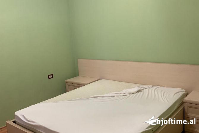 Shtepi me qera Apartament ne Tirane, 2+1, Mobilimi E mobiluar, Pagesa 700  Euro.