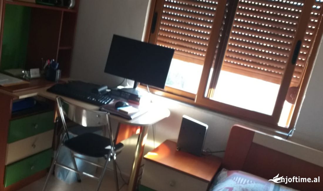 Shtepi ne shitje Apartament ne Tirane, 2+1, Mobilimi E mobiluar, Pagesa 110,000  Euro.
