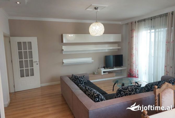 Shtepi me qera Apartament ne Tirane, 3+1, Mobilimi E mobiluar, Pagesa 800  Euro.