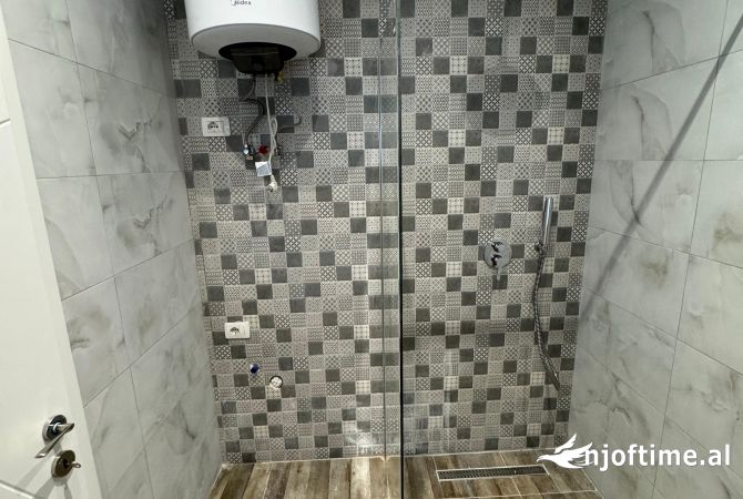 Shtepi ne shitje Apartament ne Tirane, 2+1, Mobilimi Bosh, pa mobiluar, Pagesa 175,000  Euro.