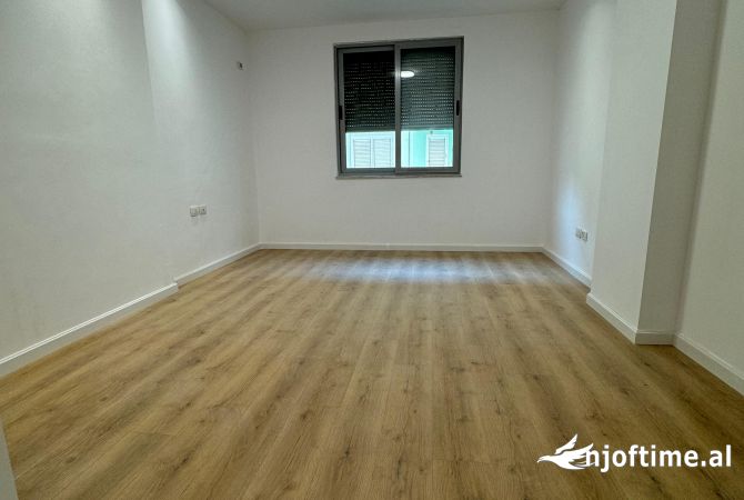 Shtepi ne shitje Apartament ne Tirane, 2+1, Mobilimi Bosh, pa mobiluar, Pagesa 175,000  Euro.