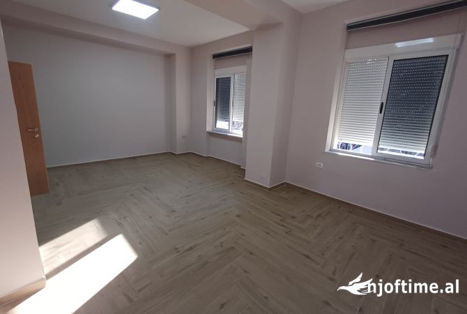 Ambient biznesi me qera 3+1 ne Tirane - 800 Euro