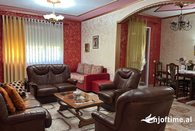 Shtepi ne shitje Apartament ne Tirane, 2+1, Mobilimi E mobiluar, Pagesa 270,000  Euro.