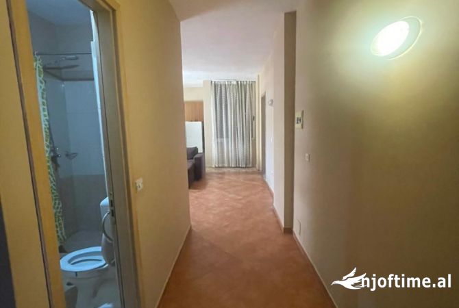 Shtepi ne shitje Apartament ne Tirane, 1+1, Mobilimi Pjeserisht e mobiluar, Pagesa 150,000  Euro.