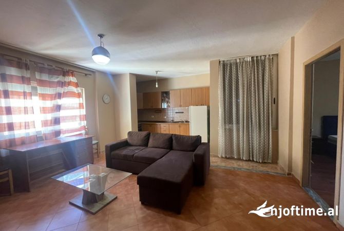 Shtepi ne shitje Apartament ne Tirane, 1+1, Mobilimi Pjeserisht e mobiluar, Pagesa 150,000  Euro.
