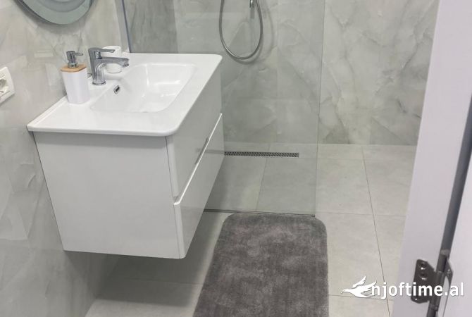 Shtepi me qera Apartament ne Tirane, 1+1, Mobilimi E mobiluar, Pagesa 650  Euro.