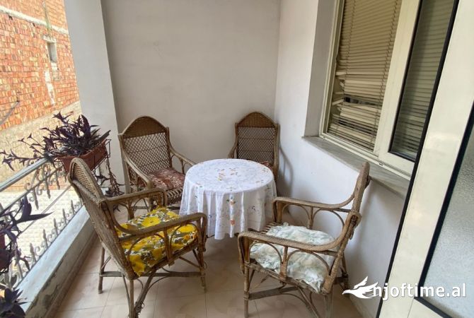 Shtepi me qera Apartament ne Tirane, 3+1, Mobilimi E mobiluar, Pagesa 600  Euro.