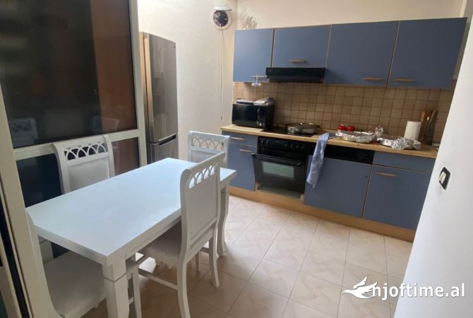 Shtepi me qera Apartament ne Tirane, 3+1, Mobilimi E mobiluar, Pagesa 600  Euro.