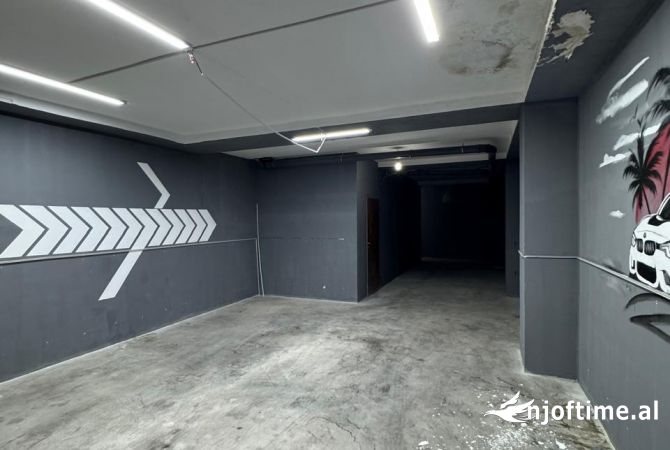 Ambient biznesi me qera 4+1 ne Tirane - 500 Euro