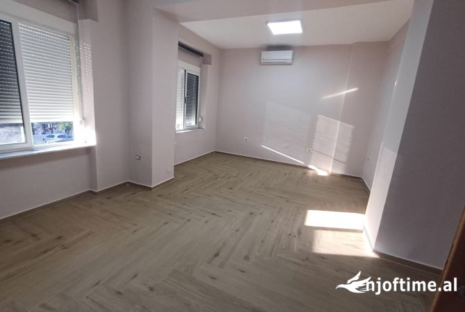 Ambient biznesi me qera 3+1 ne Tirane - 800 Euro