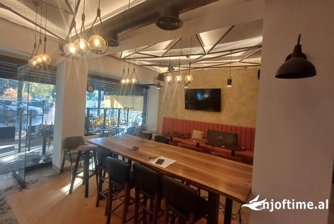 Ambient biznesi me qera 2+1 ne Tirane - 2,000 Euro