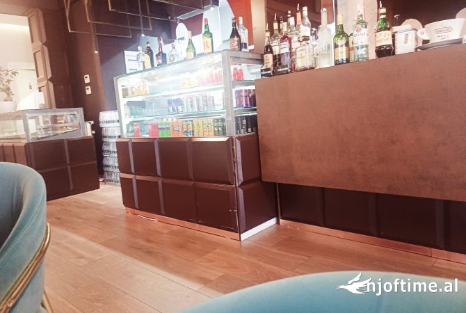 Ambient biznesi me qera 2+1 ne Tirane - 3,500 Euro