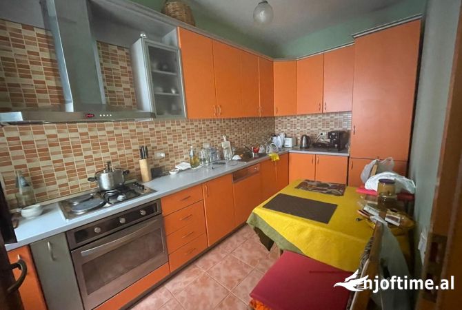 Shtepi ne shitje Vila Luksoze ne Tirane, 4+1, Mobilimi E mobiluar, Pagesa 600,000  Euro.