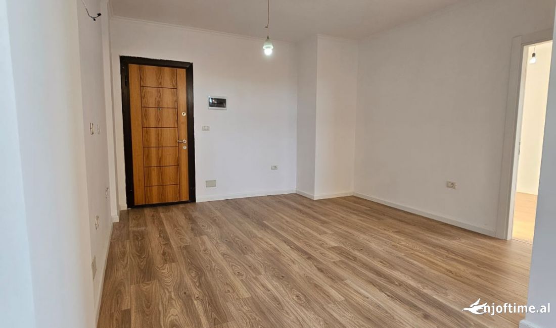 Shtepi ne shitje Apartament ne Tirane, 1+1, Mobilimi Bosh, pa mobiluar, Pagesa 112,000  Euro.