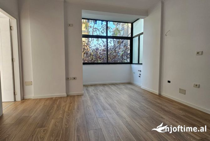 Shtepi ne shitje Apartament ne Tirane, 1+1, Mobilimi Bosh, pa mobiluar, Pagesa 112,000  Euro.