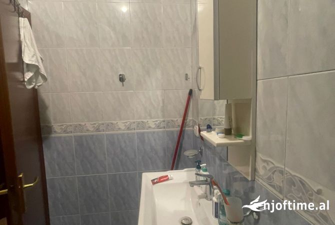 Shtepi me qera Apartament ne Tirane, 1+1, Mobilimi E mobiluar, Pagesa 450  Euro.