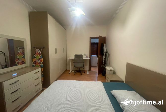 Shtepi me qera Apartament ne Tirane, 1+1, Mobilimi E mobiluar, Pagesa 450  Euro.