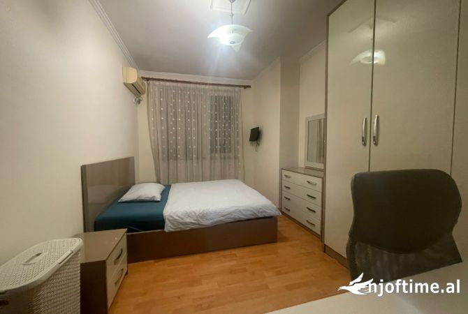 Shtepi me qera Apartament ne Tirane, 1+1, Mobilimi E mobiluar, Pagesa 450  Euro.