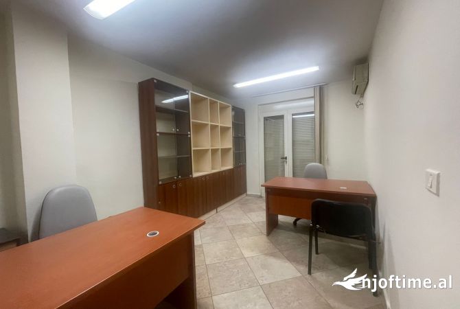 Ambient biznesi me qera 3+1 ne Tirane - 600 Euro