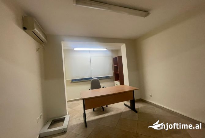 Ambient biznesi me qera 3+1 ne Tirane - 600 Euro