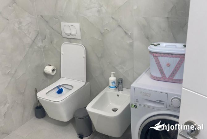 Shtepi me qera Apartament ne Tirane, 1+1, Mobilimi Pjeserisht e mobiluar, Pagesa 650  Euro.