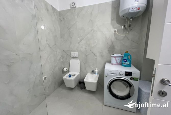 Shtepi me qera Apartament ne Tirane, 1+1, Mobilimi Pjeserisht e mobiluar, Pagesa 650  Euro.