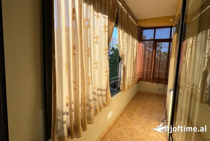 Shtepi me qera Shtepi Private ne Tirane, 5+1, Mobilimi E mobiluar, Pagesa 1,000  Euro.