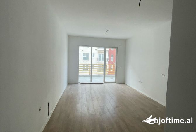 Shtepi ne shitje Apartament ne Tirane, 2+1, Mobilimi Bosh, pa mobiluar, Pagesa 191,000  Euro.