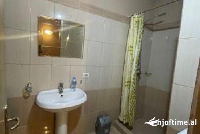 Shtepi ne shitje Apartament ne Tirane, 1+1, Mobilimi E mobiluar, Pagesa 150,000  Euro.